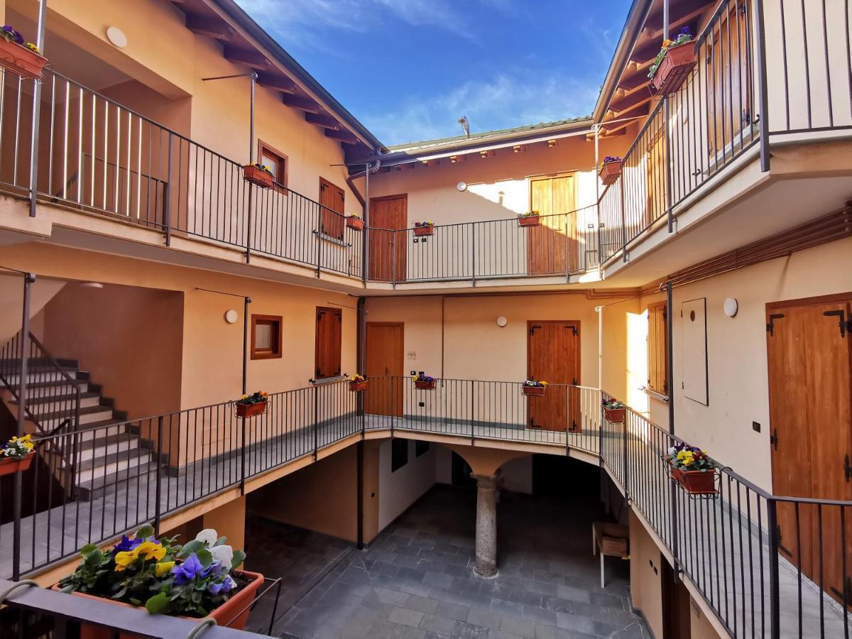 La Casa Del Sarto - Rooms And Apartments Lecco Exteriör bild