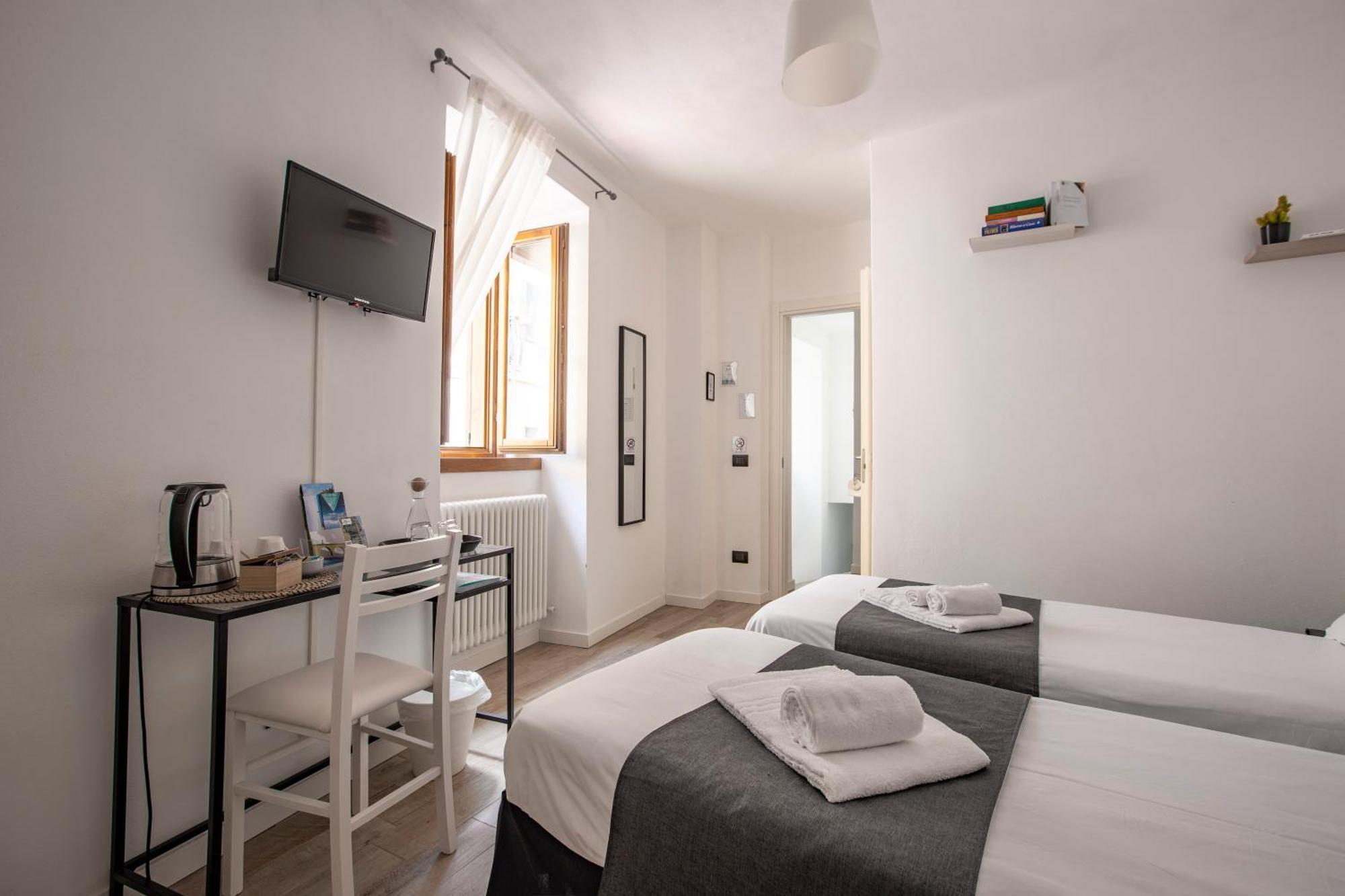 La Casa Del Sarto - Rooms And Apartments Lecco Exteriör bild
